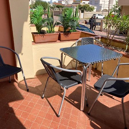 Tres Bel Appartement Entierement Renove Empuriabrava Bagian luar foto
