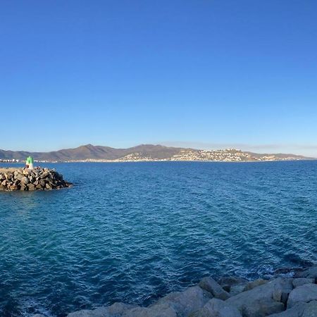 Tres Bel Appartement Entierement Renove Empuriabrava Bagian luar foto