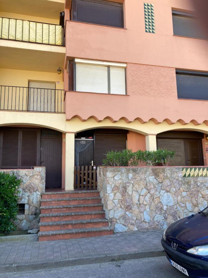 Tres Bel Appartement Entierement Renove Empuriabrava Bagian luar foto