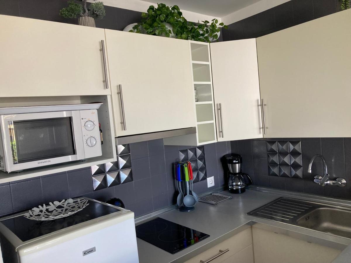 Tres Bel Appartement Entierement Renove Empuriabrava Bagian luar foto