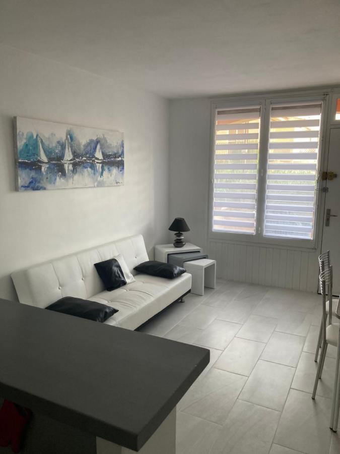 Tres Bel Appartement Entierement Renove Empuriabrava Bagian luar foto