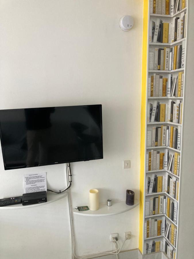 Tres Bel Appartement Entierement Renove Empuriabrava Bagian luar foto