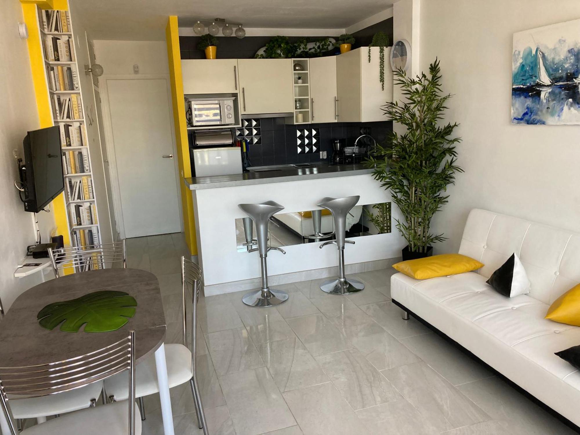 Tres Bel Appartement Entierement Renove Empuriabrava Bagian luar foto